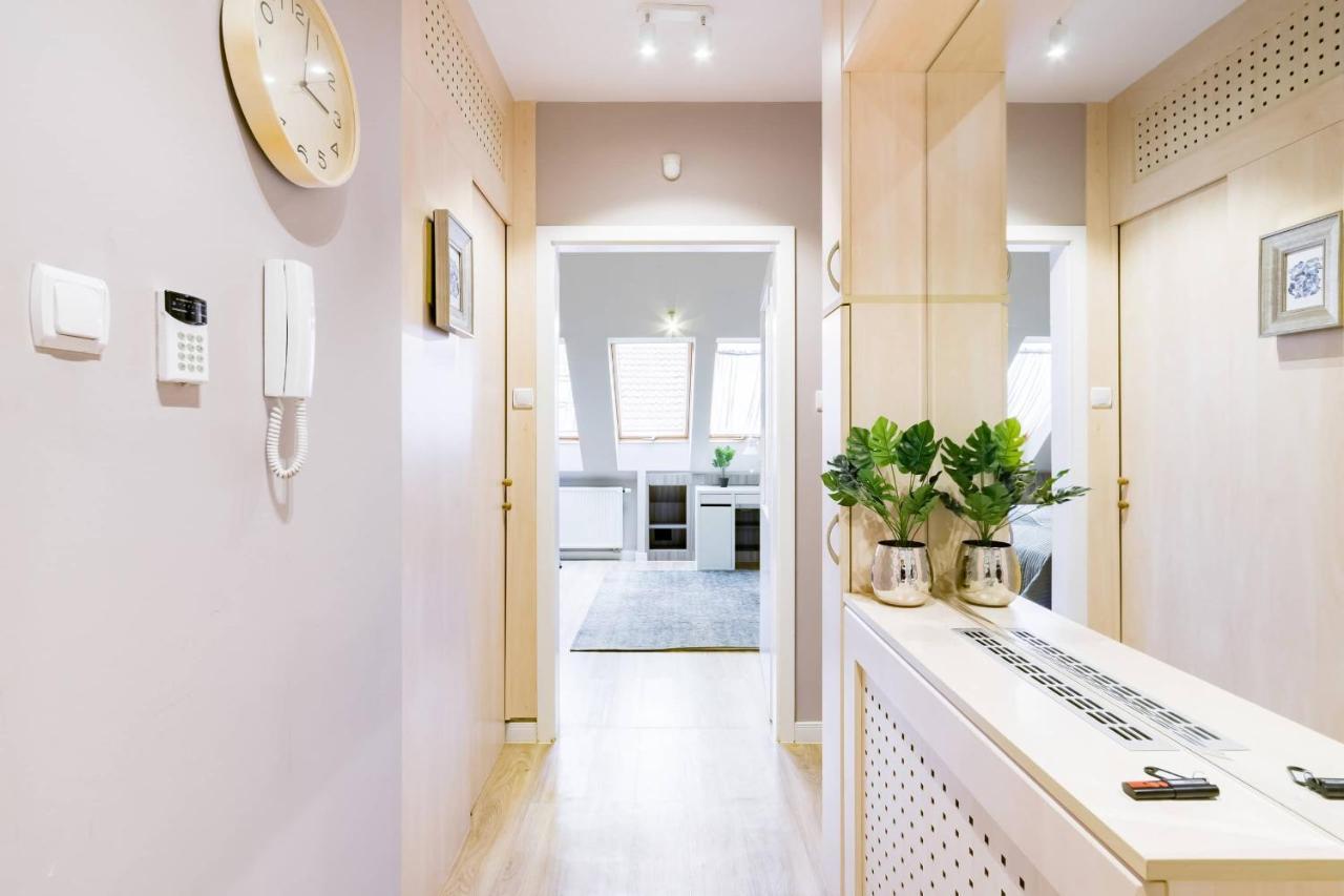 Sunny And Penthouse With Private Garage Budapeste