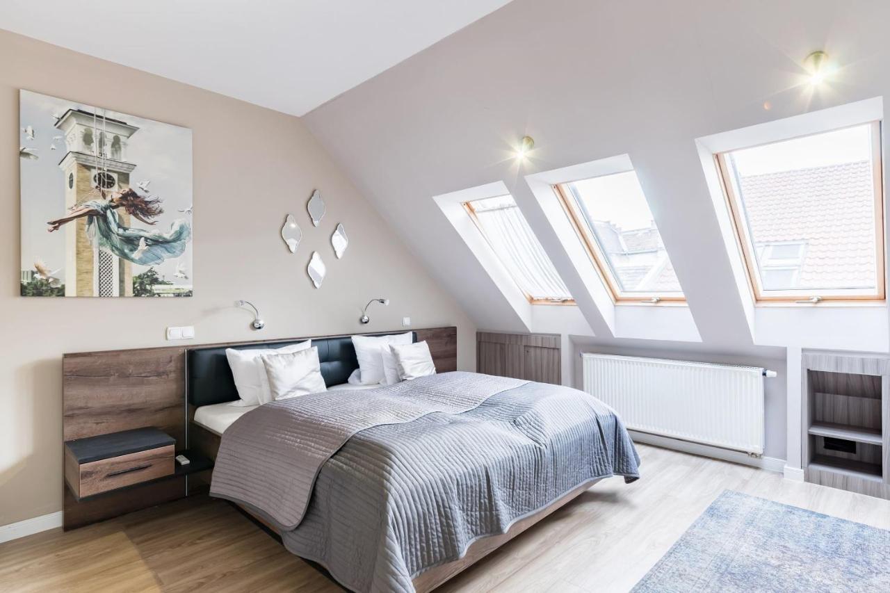 Sunny And Penthouse With Private Garage * Budapeste