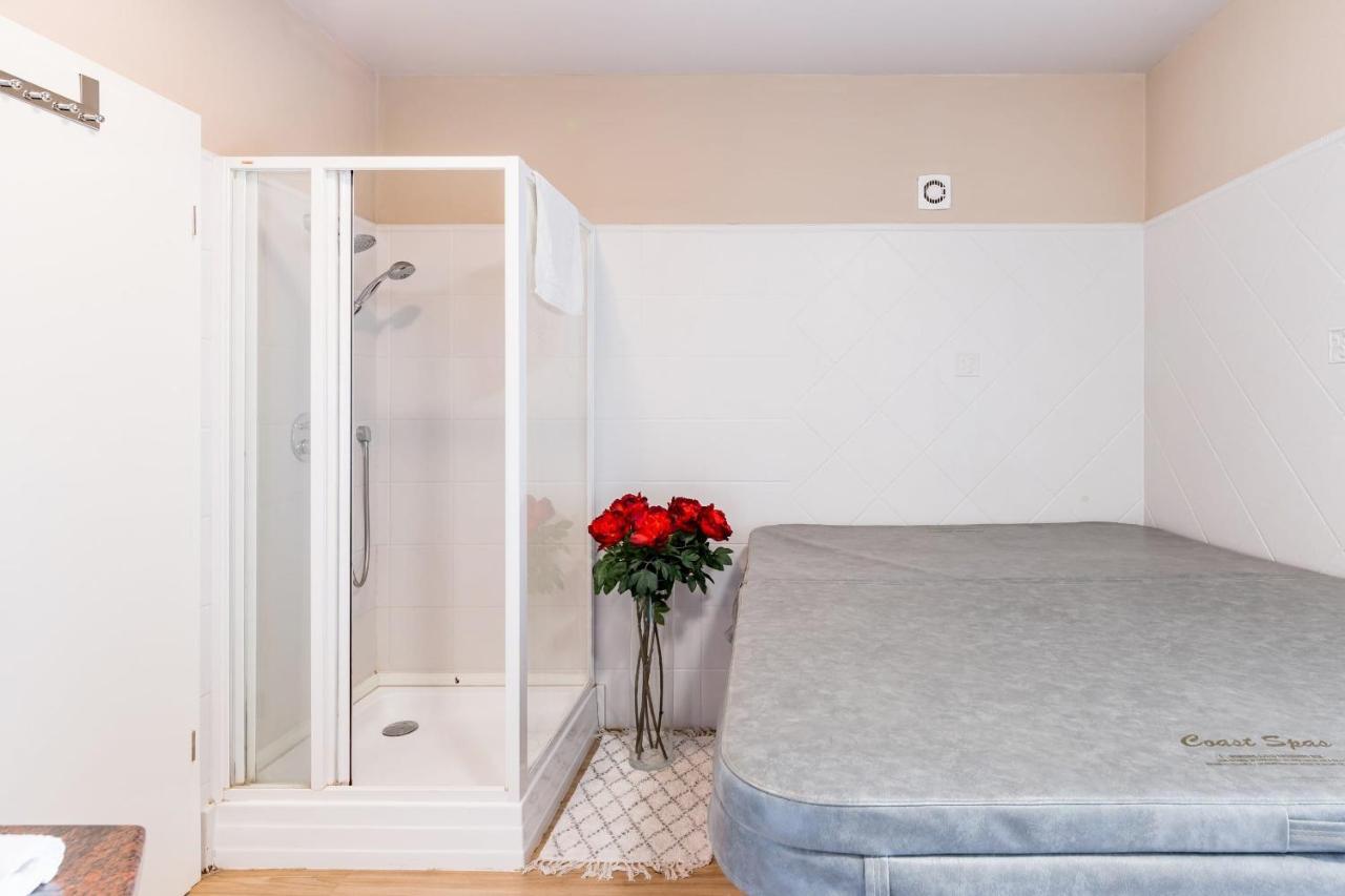 Sunny And Penthouse With Private Garage * Budapesta